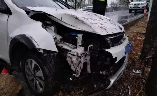 珠海爆料最新车祸,多车连环相撞，现场情况紧急！  第1张